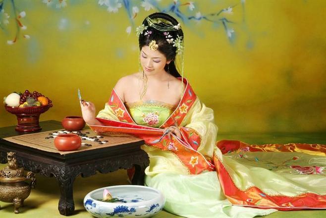 琪婷服饰专营店