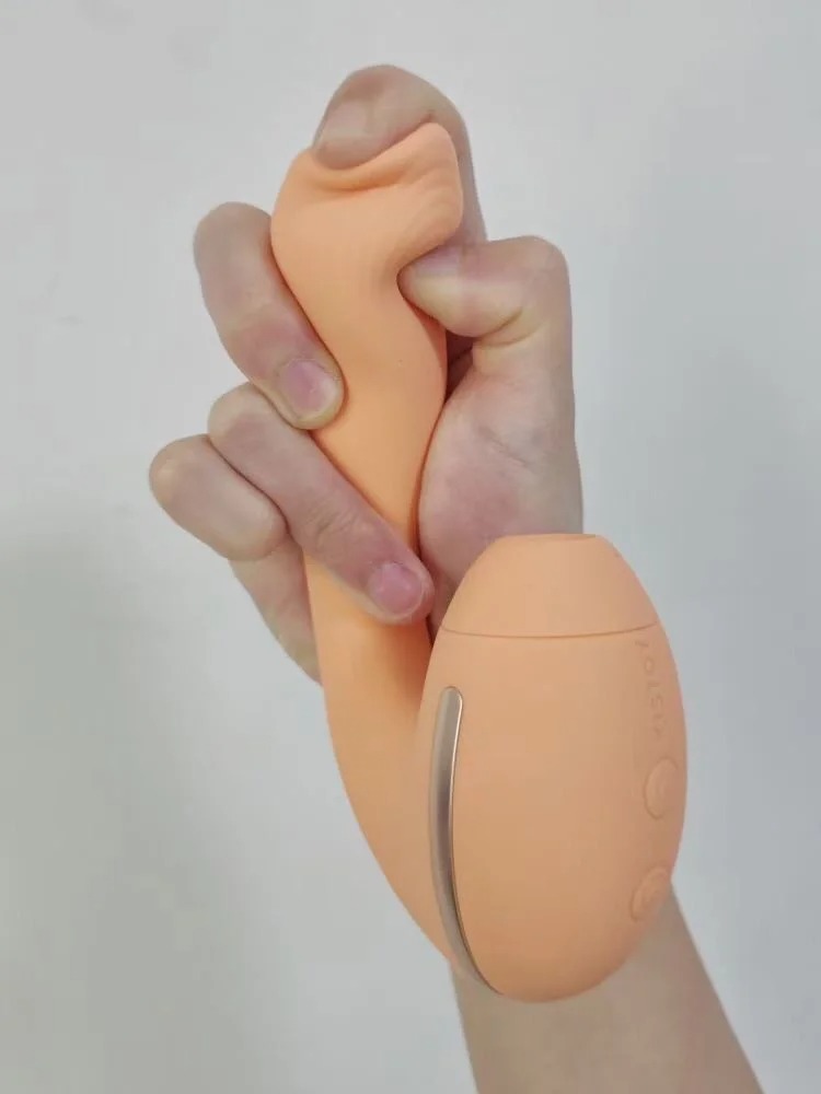 约会助兴——男女一起用情趣用品！