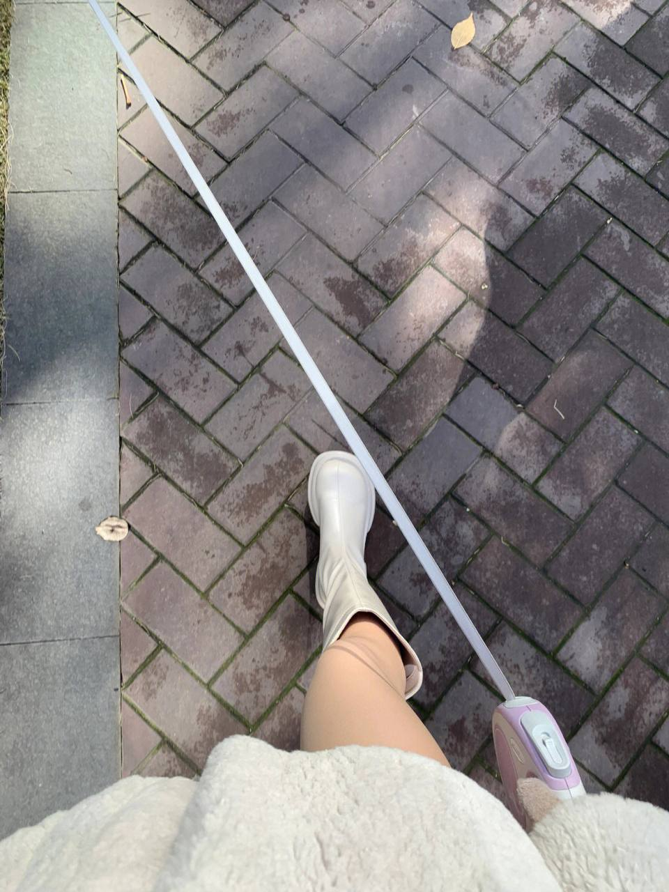 今天是一身白的我
