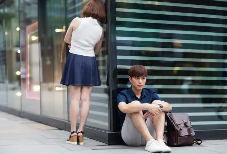 女人这样做就是给你戴绿帽子了